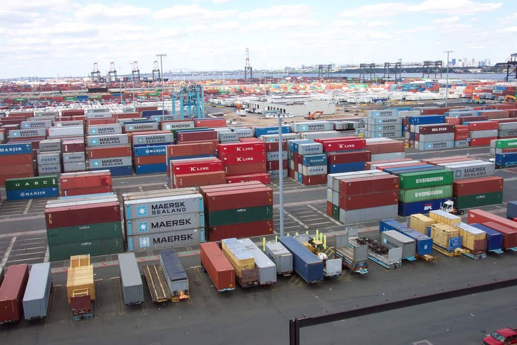 Line3174_-_Shipping_Containers_at_the_terminal_at_Port_Elizabeth,_New_Jersey_-_NOAA - Lummid Rows of shipping containers from many different owners stacked at a marine container terminal