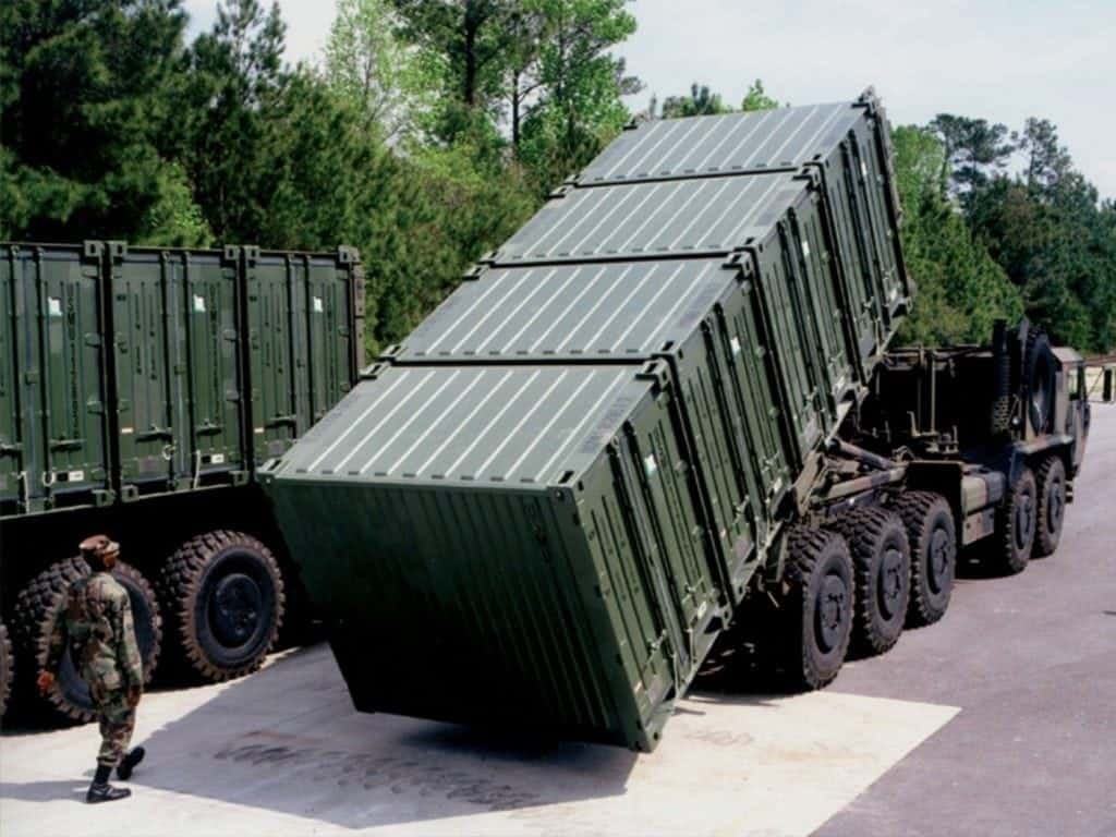 Military HEMTT truck self-loading four coupled quadcon containers